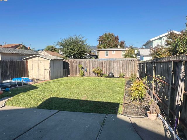 3720 Lyon Ave, Oakland, CA 94601