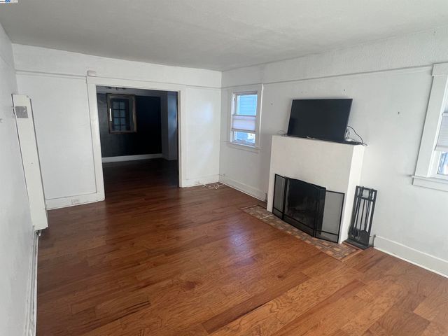 3720 Lyon Ave, Oakland, CA 94601