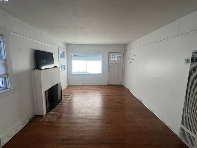 3720 Lyon Ave, Oakland, CA 94601