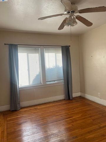 3720 Lyon Ave, Oakland, CA 94601