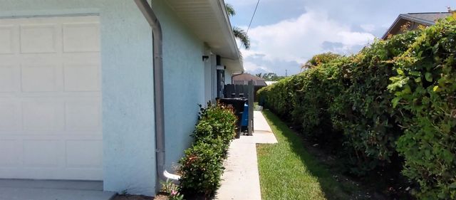 1132 SE Oriental Avenue, Port St Lucie, FL 34952