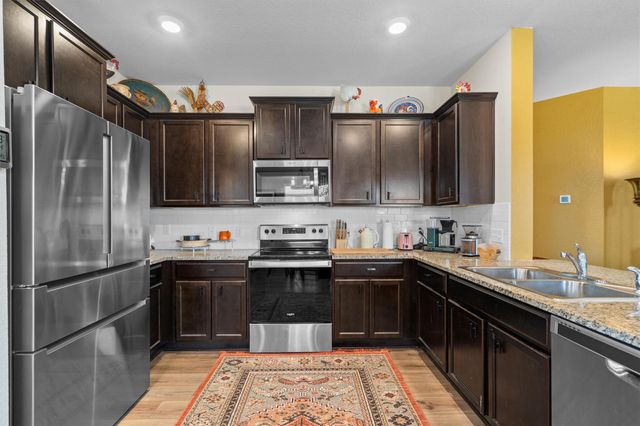 214 Nathaniel DR, Taylor, TX 76574