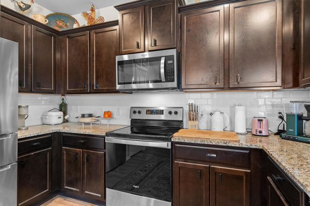 214 Nathaniel DR, Taylor, TX 76574