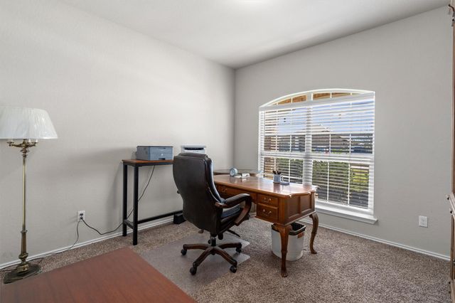 214 Nathaniel DR, Taylor, TX 76574