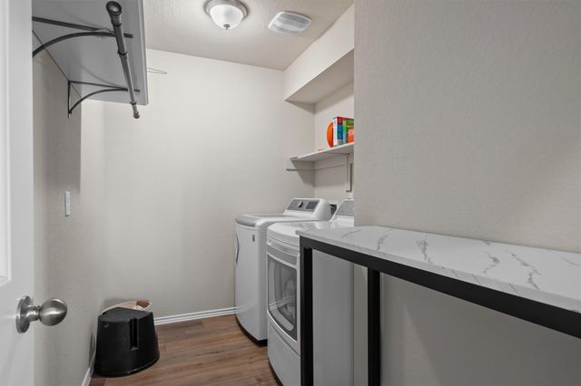 214 Nathaniel DR, Taylor, TX 76574