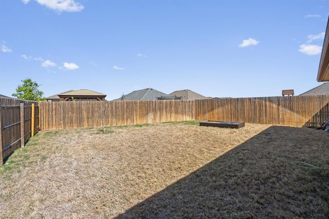 214 Nathaniel DR, Taylor, TX 76574