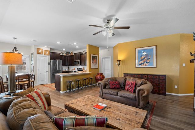 214 Nathaniel DR, Taylor, TX 76574