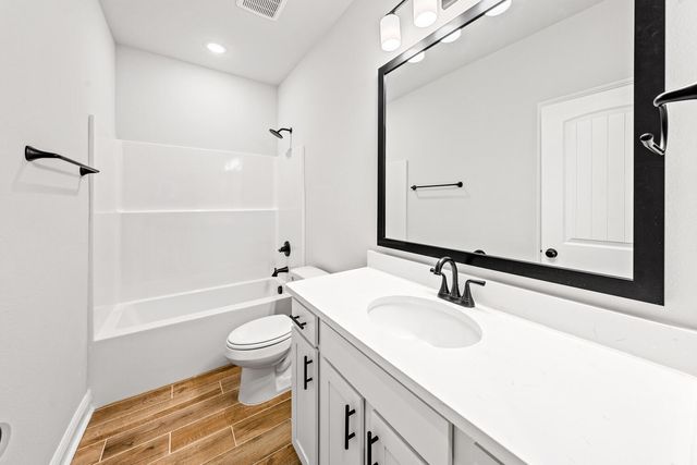 699 Earl Godwin Road, Freeport, FL 32439