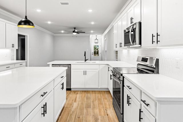 699 Earl Godwin Road, Freeport, FL 32439