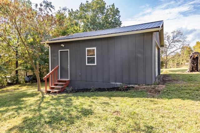 21960 County Road 288, Pittsburg, MO 65724