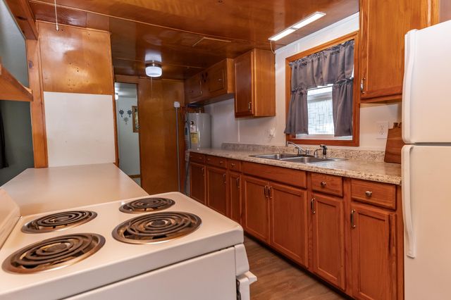 21960 County Road 288, Pittsburg, MO 65724