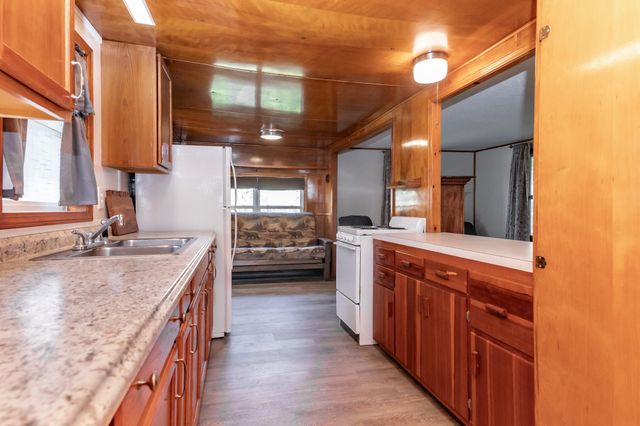 21960 County Road 288, Pittsburg, MO 65724