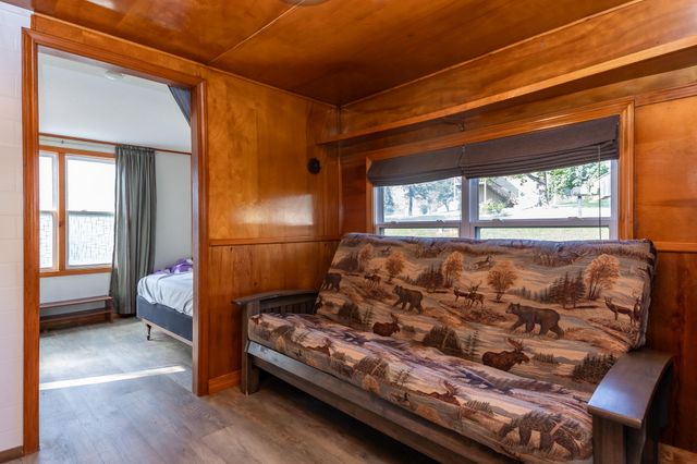 21960 County Road 288, Pittsburg, MO 65724