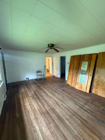 1905 Crockett Avenue, Valparaiso, IN 46383