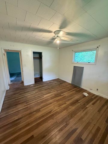 1905 Crockett Avenue, Valparaiso, IN 46383