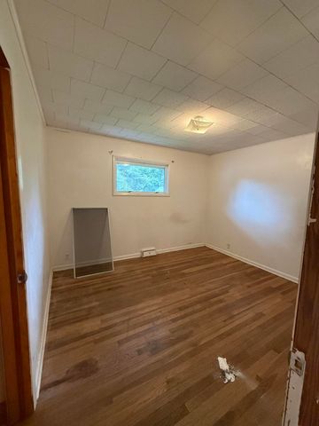 1905 Crockett Avenue, Valparaiso, IN 46383