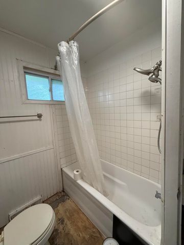 1905 Crockett Avenue, Valparaiso, IN 46383