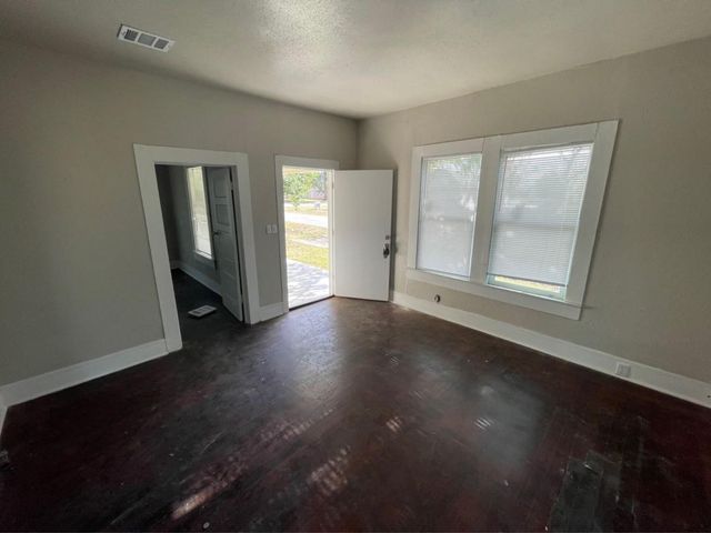 724 Orange Avenue, Port Arthur, TX 77640