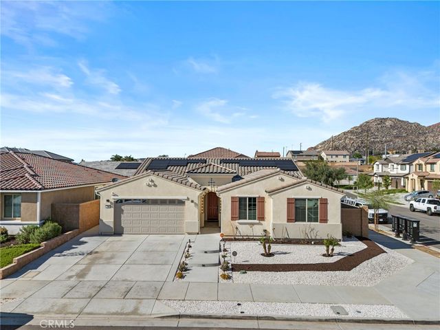 718 Torrey Court, Perris, CA 92571