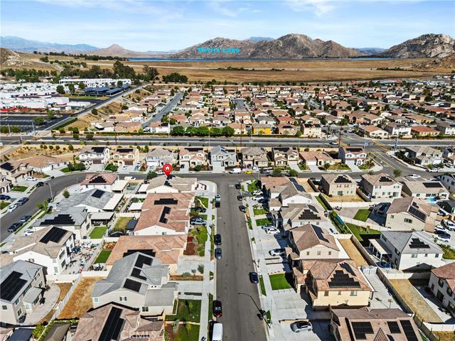 718 Torrey Court, Perris, CA 92571