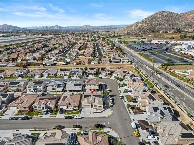 718 Torrey Court, Perris, CA 92571