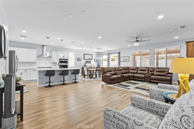 718 Torrey Court, Perris, CA 92571