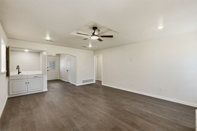 4205 W Pleasant Forest Street, Arlington, TX 76015