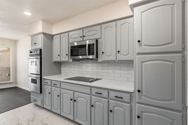 4205 W Pleasant Forest Street, Arlington, TX 76015