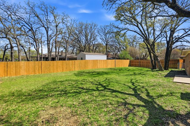 4205 W Pleasant Forest Street, Arlington, TX 76015
