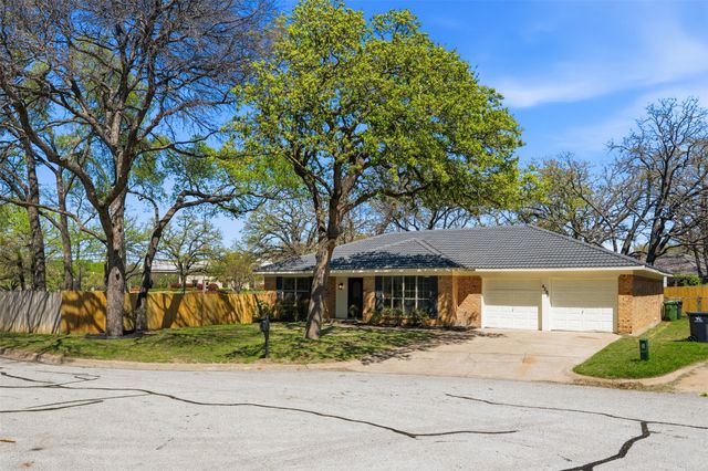 4205 W Pleasant Forest Street, Arlington, TX 76015