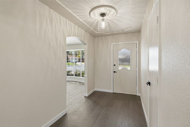 4205 W Pleasant Forest Street, Arlington, TX 76015