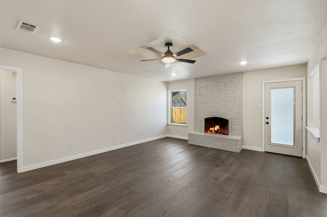 4205 W Pleasant Forest Street, Arlington, TX 76015