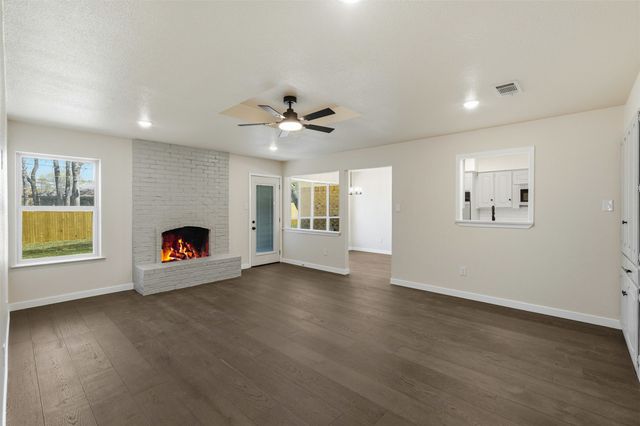 4205 W Pleasant Forest Street, Arlington, TX 76015