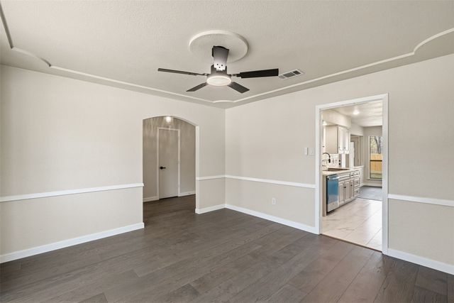 4205 W Pleasant Forest Street, Arlington, TX 76015