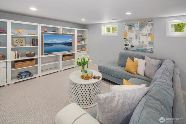 3819 44 Avenue NE, Seattle, WA 98105