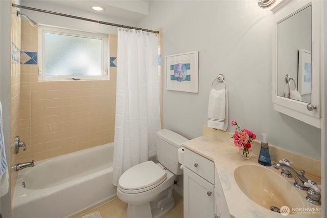 3819 44 Avenue NE, Seattle, WA 98105