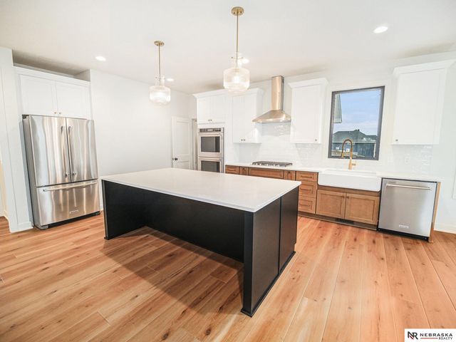 19720 Long View Lane, Hickman, NE 68372