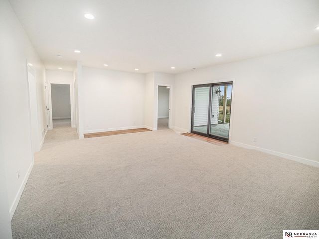 19720 Long View Lane, Hickman, NE 68372