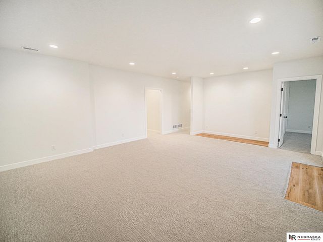 19720 Long View Lane, Hickman, NE 68372