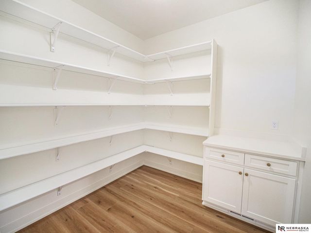 19720 Long View Lane, Hickman, NE 68372