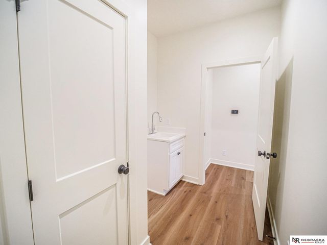 19720 Long View Lane, Hickman, NE 68372