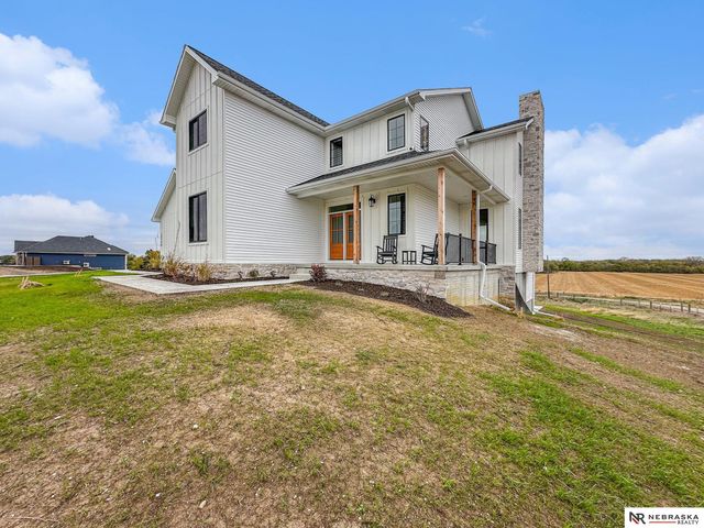 19720 Long View Lane, Hickman, NE 68372