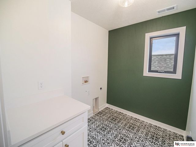 19720 Long View Lane, Hickman, NE 68372