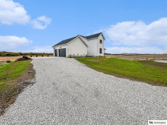 19720 Long View Lane, Hickman, NE 68372