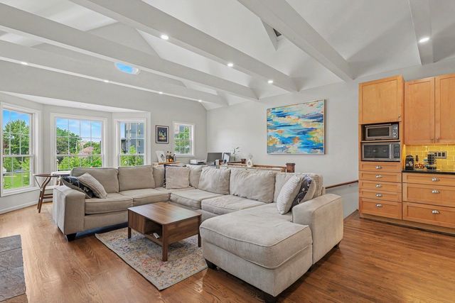 1619 W Hollywood Avenue 3, Chicago, IL 60660