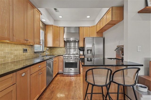 1619 W Hollywood Avenue 3, Chicago, IL 60660