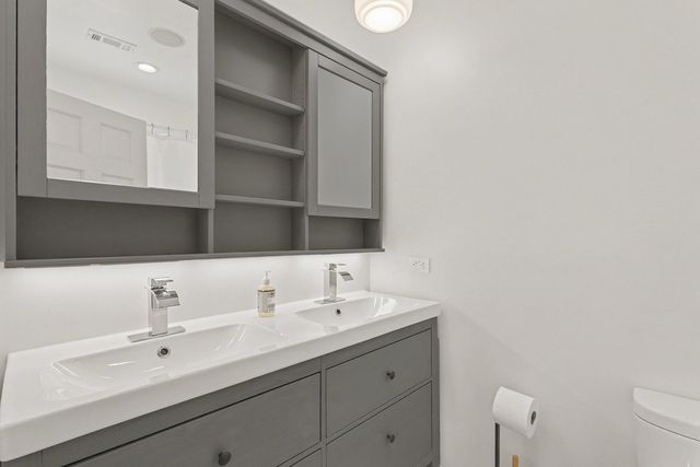 1619 W Hollywood Avenue 3, Chicago, IL 60660