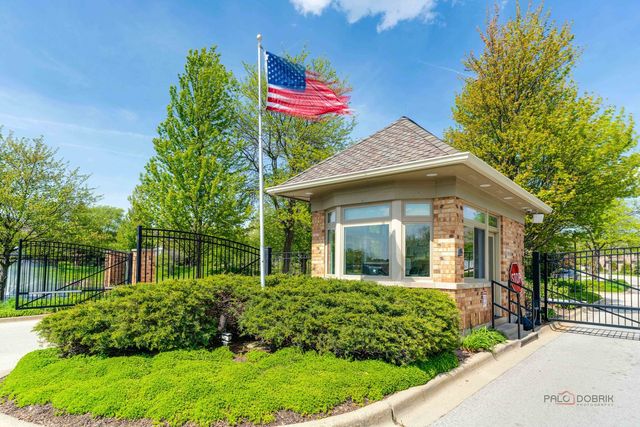 2148 Royal Ridge Drive, Northbrook, IL 60062