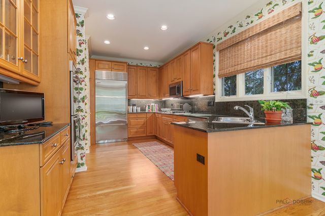 2148 Royal Ridge Drive, Northbrook, IL 60062