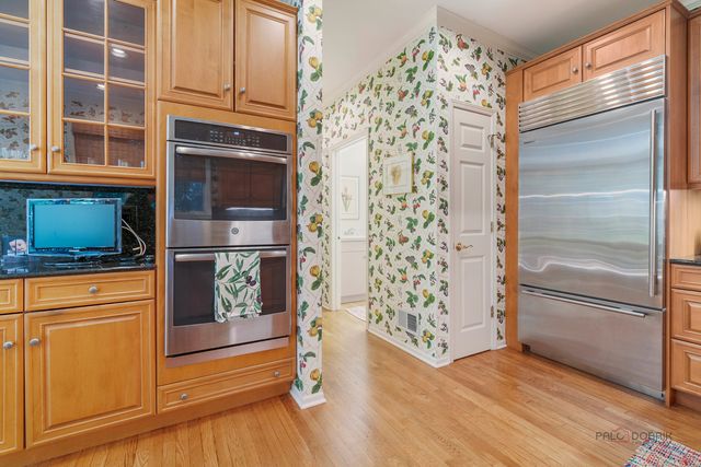 2148 Royal Ridge Drive, Northbrook, IL 60062